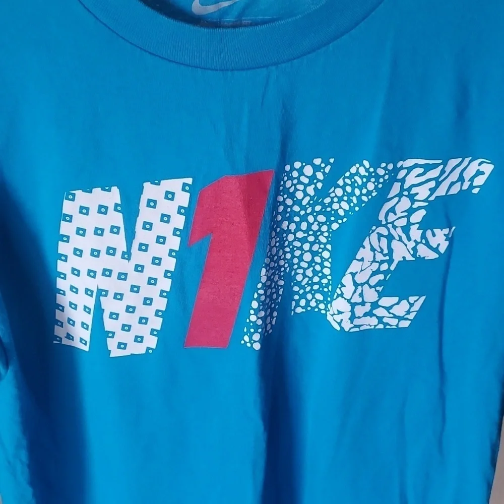 Nike Loose Fit Graphic Short Sleeve Sz.‎ M Tshirt